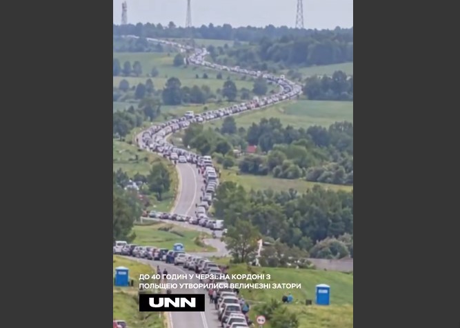 Черги до 40 годин: російські атаки та повітряні тривоги паралізували рух на кордоні з Польщею Черги до 40 годин: російські атаки та повітряні тривоги паралізували рух на кордоні з Польщею
